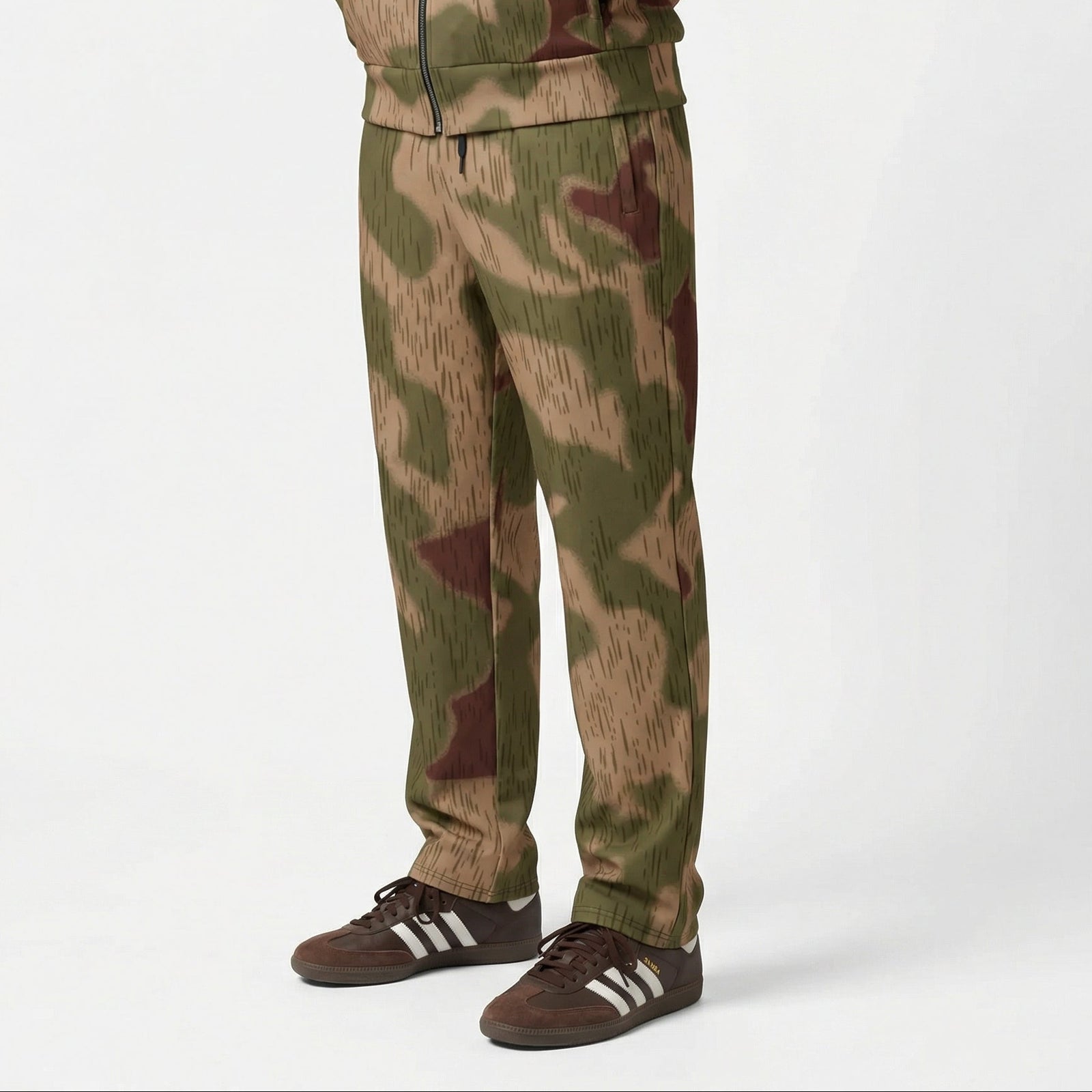 Sumpftarnmuster Camouflage tracksuit worn by a person on a white background