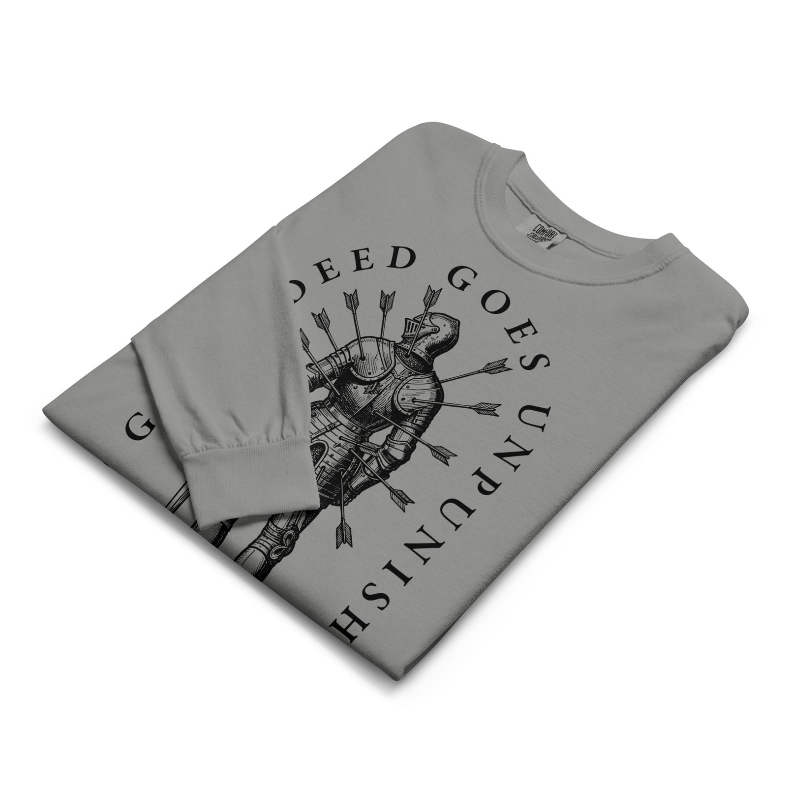 Front print shows a full knight pierced by arrows with the phrase “No Good Deed Goes Unpunished.” Back print features a knight’s helmet with an arrow through it and the Latin motto Virtus Vulnerata Vincit.
