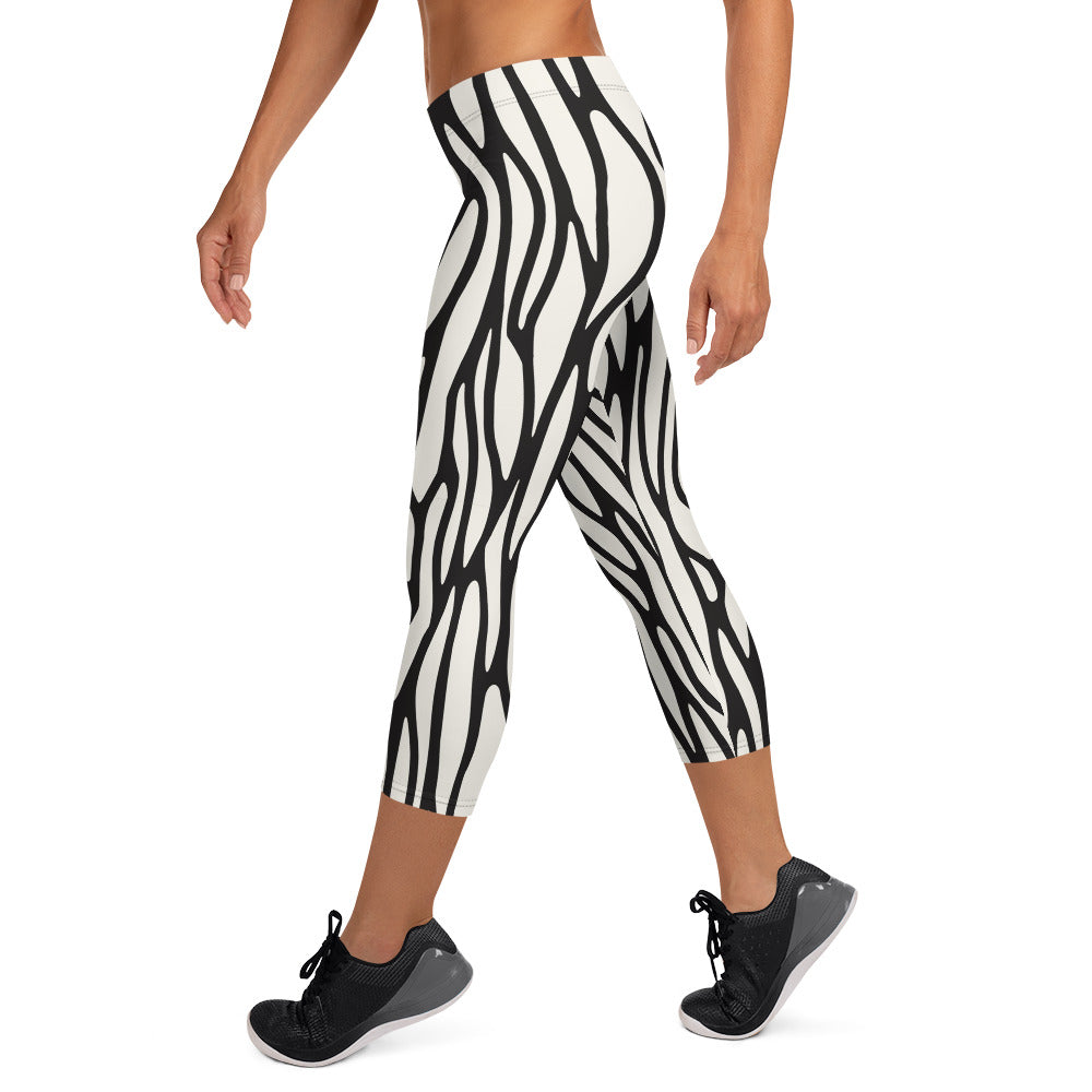 Mernbrook Cream and Black Capri Leggings