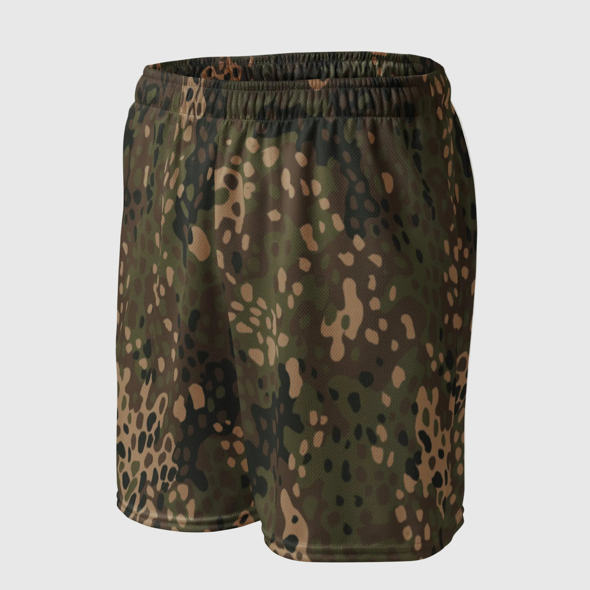 Field Green Erbsenmuster Pea Dot mesh shorts, angled front view